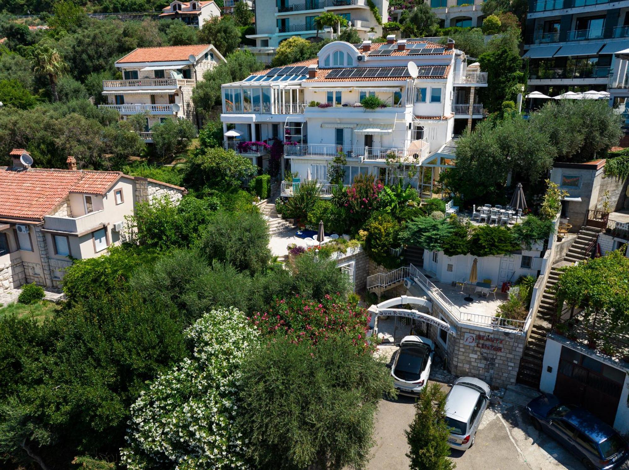 Sun Rose Apartments Sveti Stefan Extérieur photo